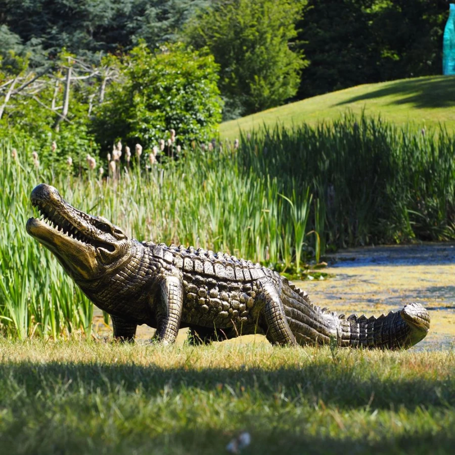 "Life-Size Bronze Crocodile Garden Statue – Realistic Outdoor Sculpture by STATUES & SCULPTURES"