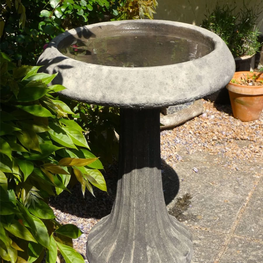 Modern Fluted Stone Bird Bath for Garden – STATUES & SCULPTURES Elegant Outdoor Decor